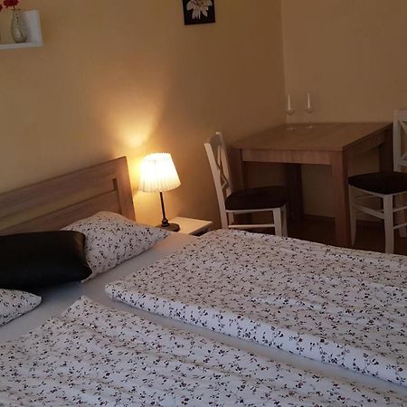 Apartman Lotos Apartment Mikulov Luaran gambar