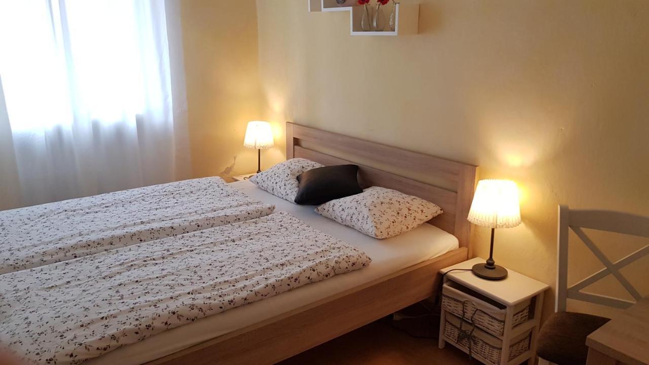 Apartman Lotos Mikulov Luaran gambar