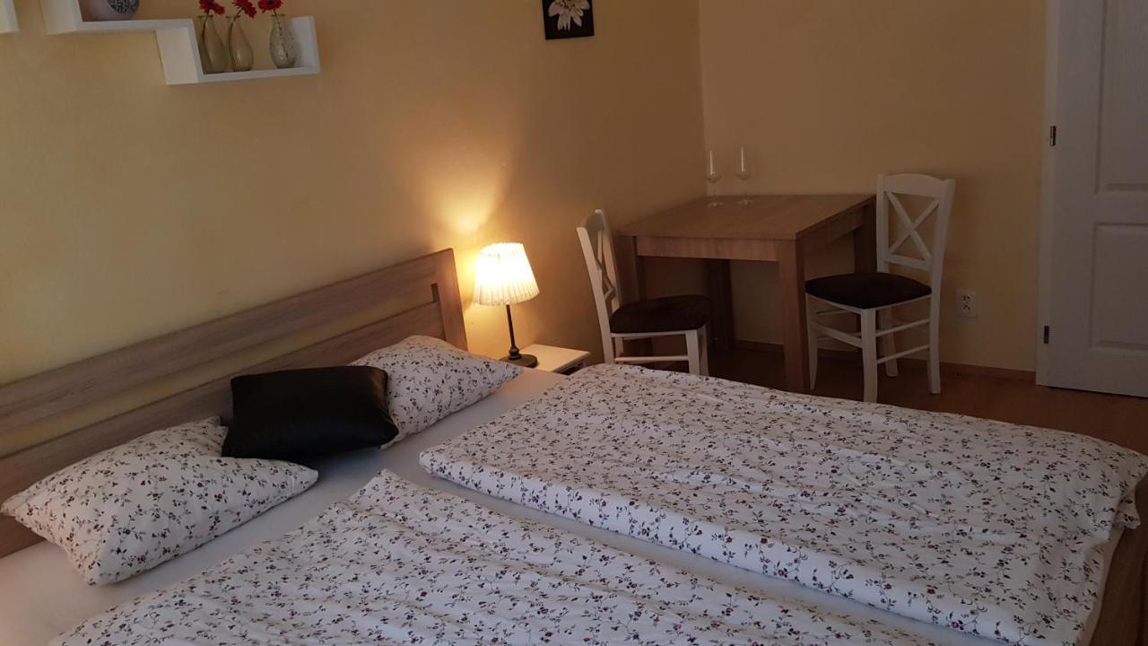 Apartman Lotos Apartment Mikulov Luaran gambar